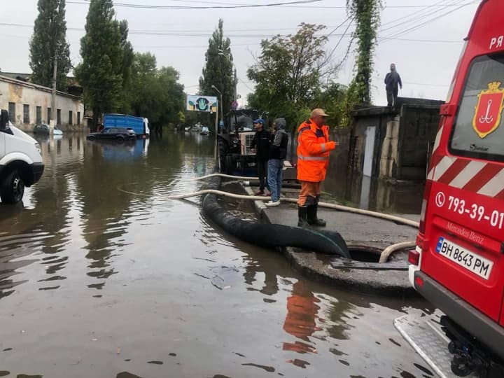 ponad-600-budynkiv-pidtopleno-v-odesi-cherez-nehodu-kyivskyi-raion-postrazhdav-naibilshe