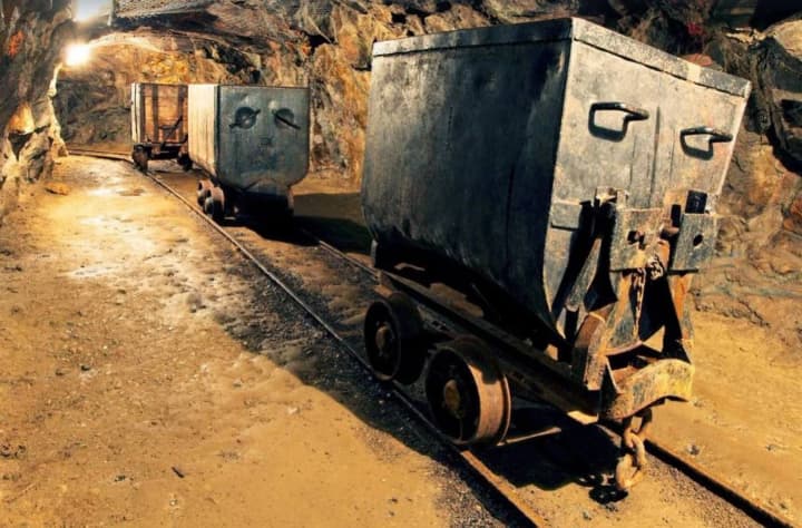 rf-unichtozhaet-ugolnuyu-promishlennost-na-vot-gaulyaiter-lnr-umolyaet-putina-o-zarplatakh-shakhteram