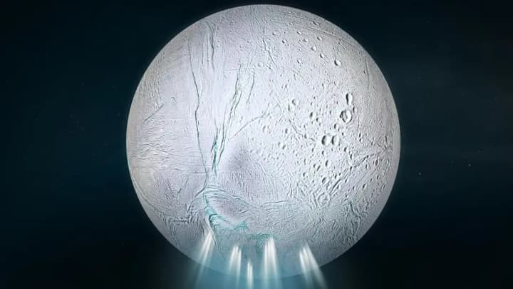 na-sputnike-saturna-obnaruzhili-organicheskie-molekuli-kotorie-mogut-svidetelstvovat-o-vozmozhnosti-zhizni-uchenie