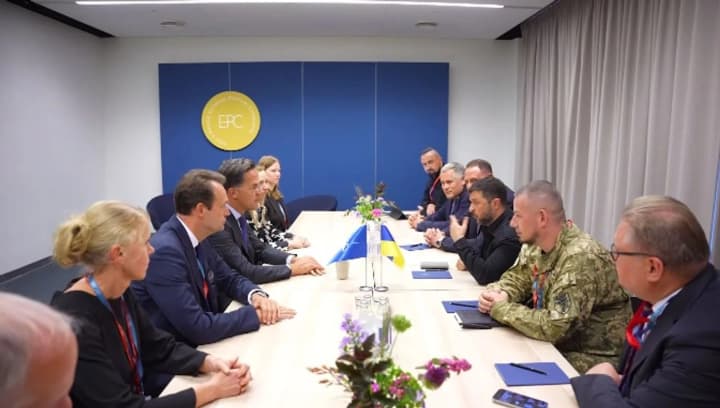 zelenskii-obsudil-s-gensekom-nato-protivodeistvie-provokatsiyam-rf-i-sleduyushchii-ramshtain