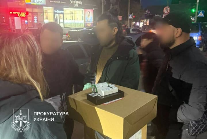 pobyv-velosypedysta-do-vtraty-svidomosti-za-zauvazhennia-pro-parkuvannia-na-kyivshchyni-znovu-zatrymaly-vodiia-mercedes