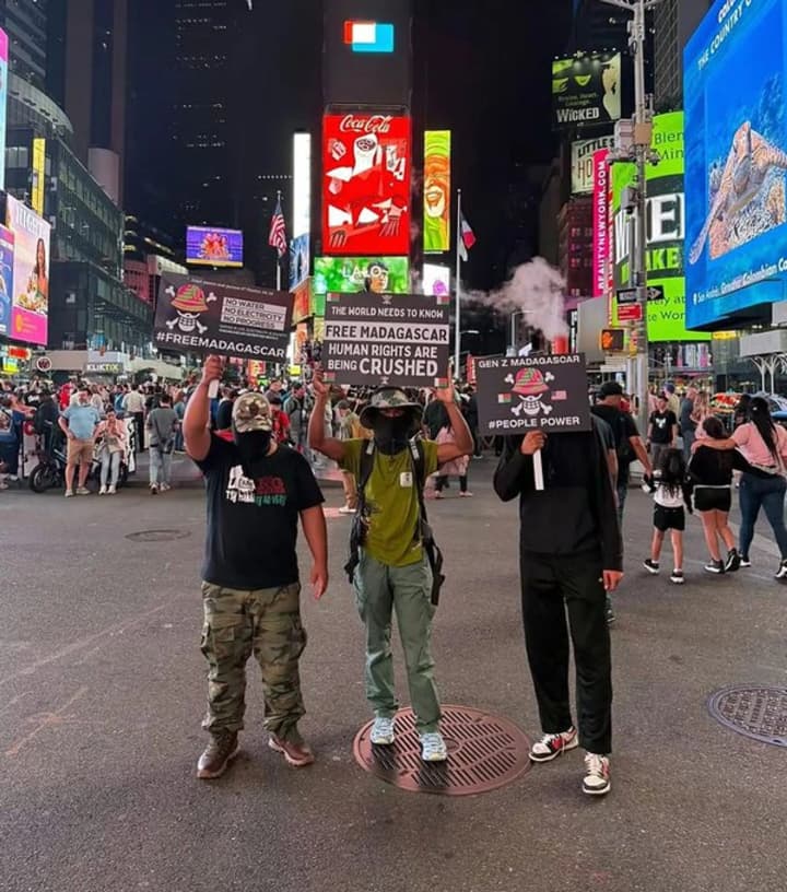 madahaskar-okhopyly-protesty-chomu-demonstratsii-pokolinnia-z-zmusyly-prezydenta-zvilnyty-svii-uriad