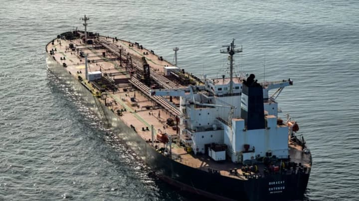 tanker-boracay-detained-in-france-continued-sailing-despite-suspicions-of-ties-to-russias-shadow-fleet-dw