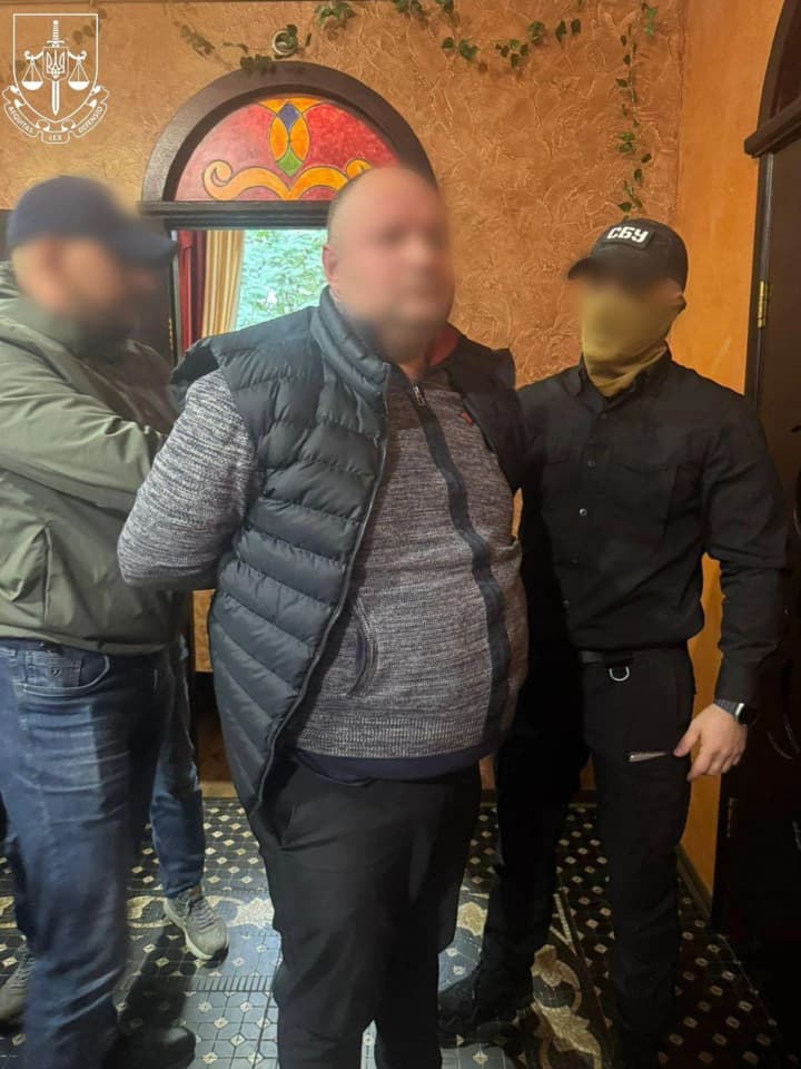 snyatie-s-roziska-i-isklyuchenie-iz-voinskogo-ucheta-za-20-tis-dollarov-zaderzhan-chinovnik-ministerstva-yustitsii