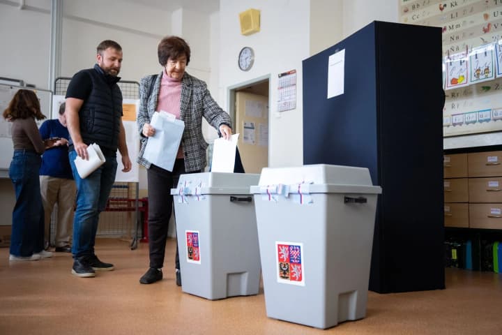 czech-elections-voting-concludes-vote-count-begins