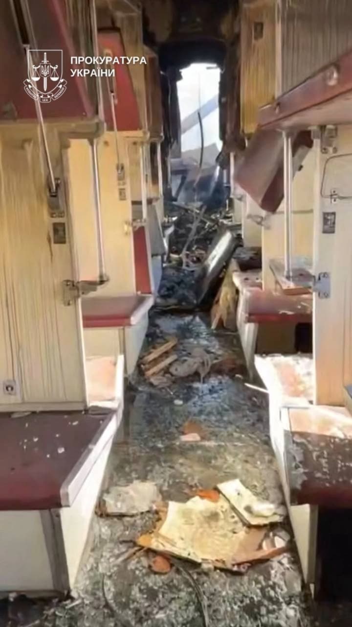 ataka-rf-na-zheleznodorozhnii-vokzal-v-shostke-v-odnom-iz-vagonov-obnaruzheno-telo-muzhchini