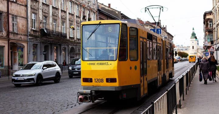 public-transport-stopped-in-lviv-due-to-massive-enemy-attack