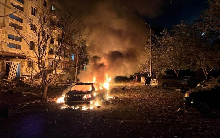 zelenskii-o-nochnoi-atake-bolee-50-raket-i-okolo-500-dronov-rf-zapustila-po-ukraine