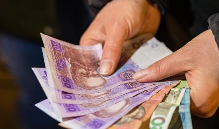 uchitelya-na-prifrontovikh-territoriyakh-budut-poluchat-uvelichennuyu-yezhemesyachnuyu-doplatu-sviridenko