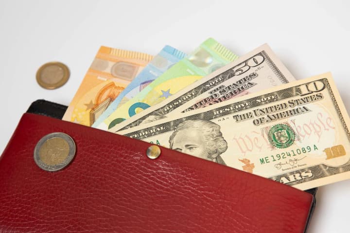 should-we-expect-the-dollar-at-50-economist-predicted-how-much-the-dollar-will-cost-in-2026