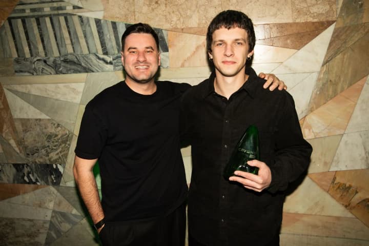 zakryv-round-won-the-slushno-award-from-megogo-in-the-best-business-podcast-category