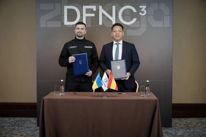 ukroboronprom-zaklyuchil-tri-mezhdunarodnikh-soglasheniya-na-forume-dfnc3-s-ssha-ispaniei-i-ruminiei