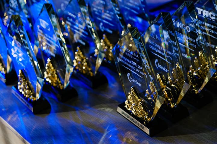premiya-banker-awards25-obyavila-pobeditelei-luchshei-platformoi-dlya-kriptoobmena-nazvana-obmenat24