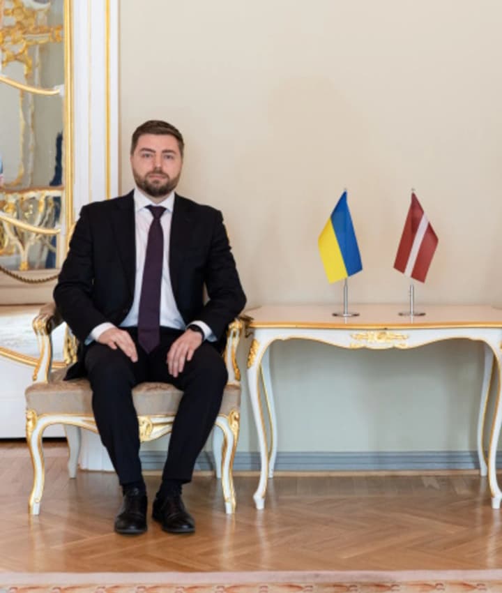 prezydent-ukrainy-zvilnyv-posla-v-latvii-shcho-vidomo-pro-anatoliia-kutsevola