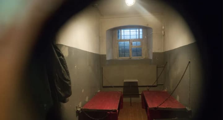 ahentka-fsb-otrymala-dovichne-uviaznennia-za-koryhuvannia-udariv-po-donechchyni