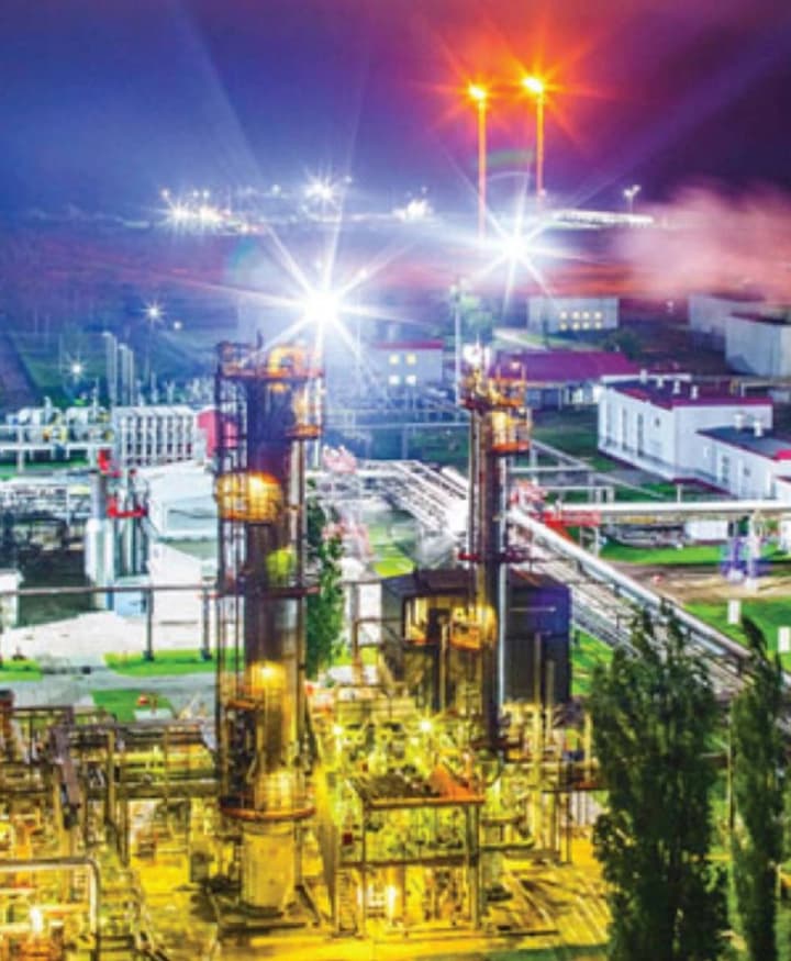 bezpilotnyky-atakuvaly-volhohradsku-oblast-horyt-hazopererobnyi-zavod