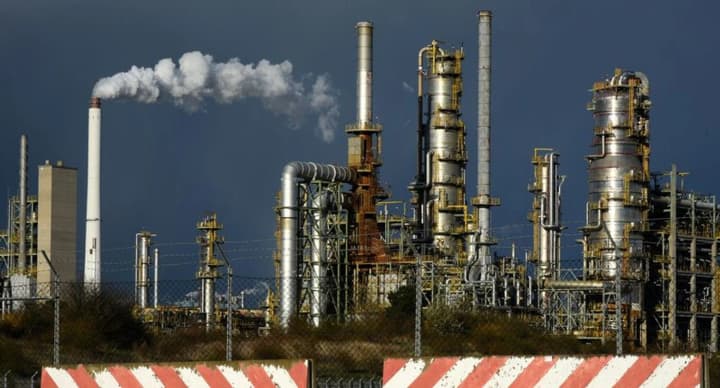 rosiiski-promyslovi-pidpryiemstva-masovo-vidpravliaiut-robitnykiv-u-vymusheni-vidpustky-reuters