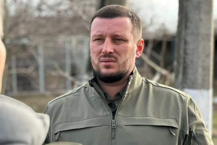 v-polden-rossiiskie-voiska-obstrelyali-dneprovskii-raion-khersona-odin-chelovek-pogib-yeshche-chetvero-raneni-ova