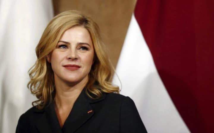 latviiska-premierka-krytykuie-stinu-z-droniv-yes-yak-syru-ideiu-vloomberg