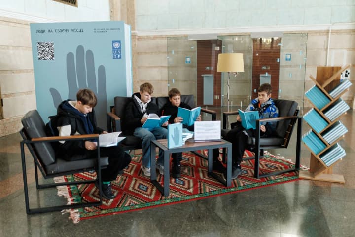 a-one-book-reading-room-has-been-opened-at-kyivs-central-railway-station