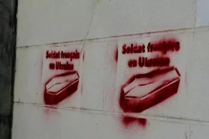 moldovans-who-drew-graffiti-with-coffins-of-french-soldiers-in-ukraine-to-face-trial-in-france-media