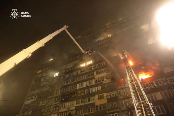 zelenskii-o-nochnoi-atake-rf-bolee-450-dronov-i-30-raket-obestochivanie-v-9-oblastyakh-i-kieve-bolee-20-postradavshikh-i-pogibshii-rebenok