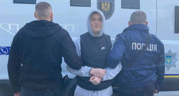 v-ukrainu-z-polshchi-ekstraduvaly-uchasnyka-zlochynnoi-orhanizatsii-z-vyhotovlennia-ta-zbutu-narkotykiv