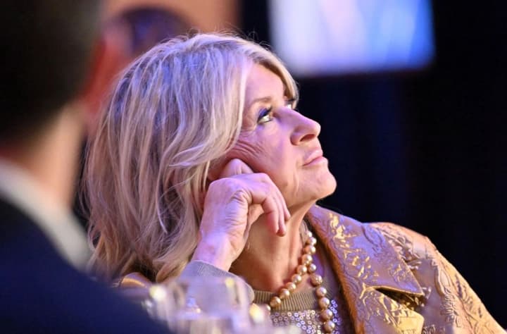 84-year-old-billionaire-martha-stewart-wowed-the-internet-with-a-new-look-and-responded-to-haters