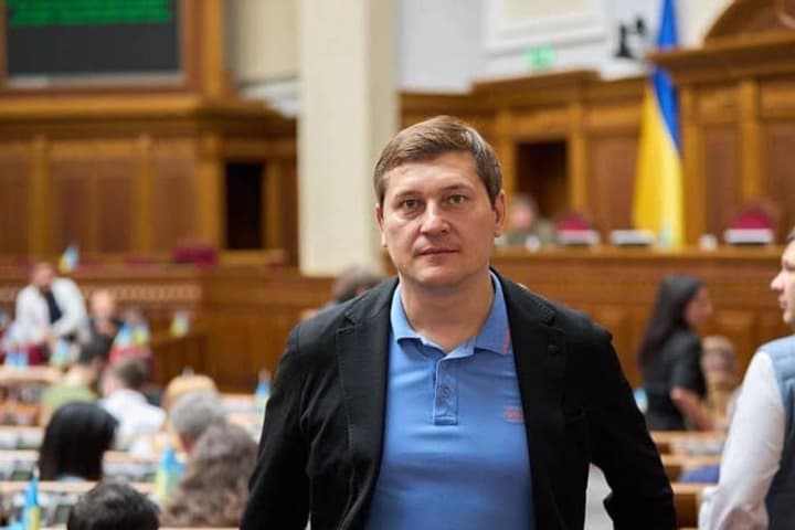 sud-ostavil-v-sile-zaochnii-prigovor-beglomu-nardepu-odarchenko