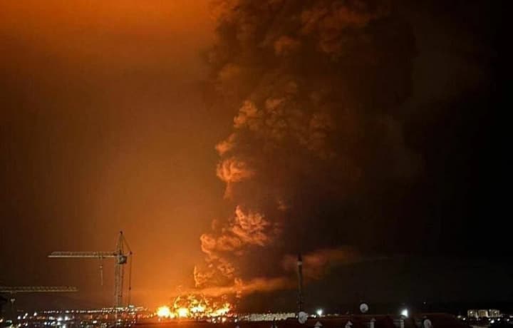 nochnaya-bavovna-v-krimu-bespilotniki-sbu-i-sso-porazili-neftyanoi-terminal-i-ryad-elektropodstantsii