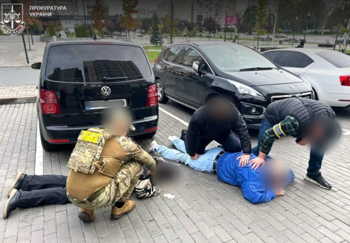 brak-po-raschetu-za-25000-dollarov-a-zatem-za-granitsu-na-volini-razoblachena-skhema-begstva-voennoobyazannikh