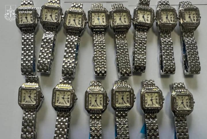 cartier-van-cleef-i-hermes-bez-poshlin-lvovskogo-tamozhennika-zaderzhali-za-skhemu-otkatov-pri-vvoze-yuvelirnikh-izdelii