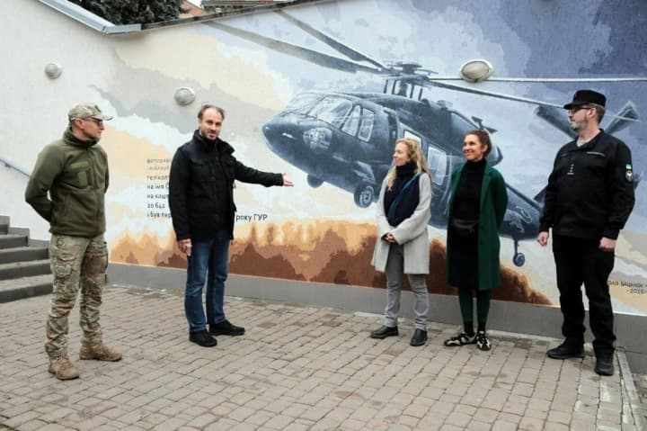 in-kyiv-the-mural-metal-bird-was-unveiled-in-honor-of-czech-assistance-to-ukrainian-intelligence