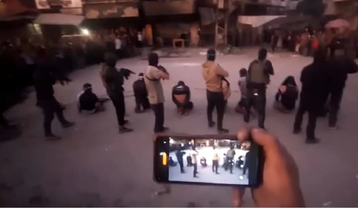 zhestokie-stolknoveniya-v-gaze-khamas-sovershil-publichnuyu-kazn-vosmi-chelovek-cnn