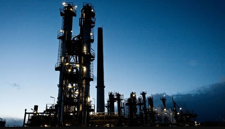 naftopererobni-zavody-rf-u-kryzi-eksport-rosiiskykh-naftoproduktiv-vpav-do-minimumu-z-pochatku-2022-roku