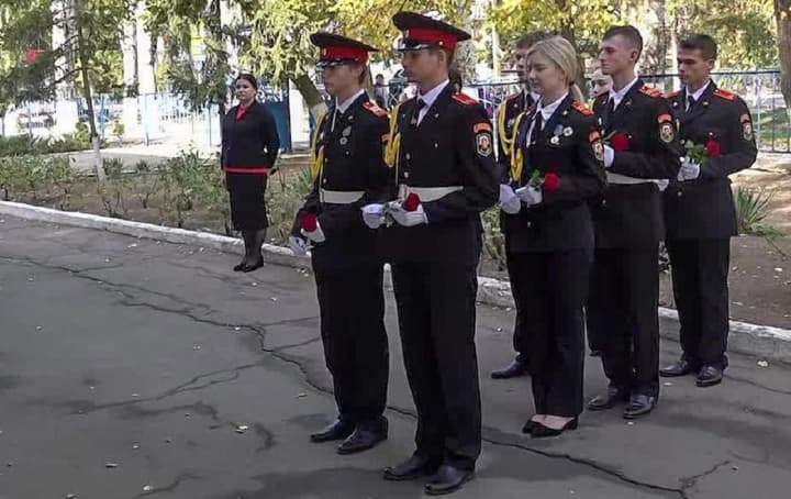 dni-belikh-zhuravlei-na-vot-okkupanti-sognali-kadetov-na-propagandistskoe-meropriyatie-tsns