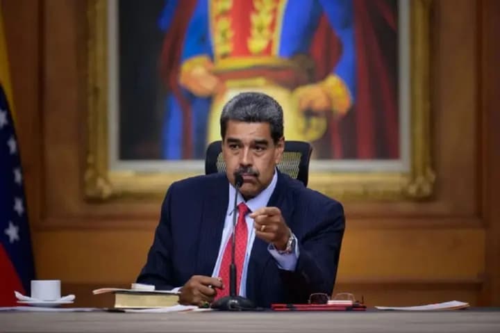 administratsiia-trampa-dozvolyla-tsru-taiemni-operatsii-u-venesueli-z-metoiu-usunennia-maduro-nyt