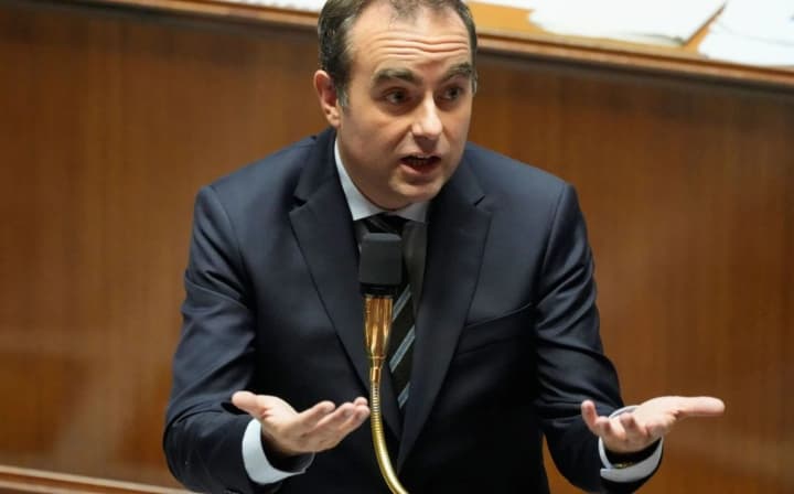 premier-ministr-frantsii-lekorniu-perezhyv-pershyi-votum-nedoviry-uriadu