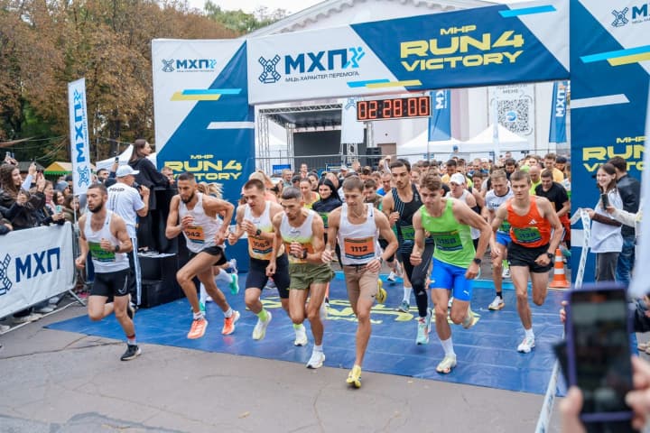 mhp-run4victory-2025-bolee-5-millionov-griven-dlya-voennikh-sobrali-uchastniki-blagotvoritelnikh-zabegov-v-pyati-gorodakh
