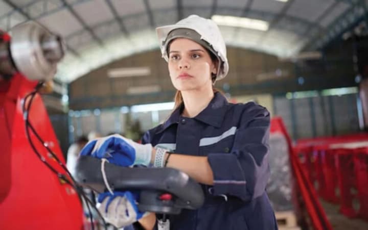 stanochnitsi-traktoristki-i-operatori-kotelnikh-v-ukraine-873-zhenshchini-osvaivayut-muzhskie-professii