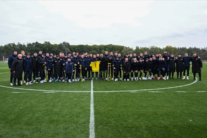 kogda-sila-professionalov-vstrechaetsya-s-muzhestvom-veteranov-istoriya-obedineniya-fk-metallist-1925-i-amp-fk-nezlamni