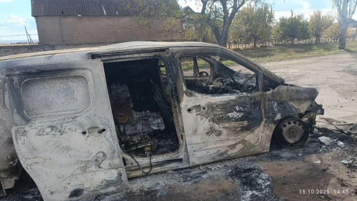 rosiiskyi-dron-atakuvav-avto-ukrposhty-bilia-linii-frontu-poraneno-vodiia