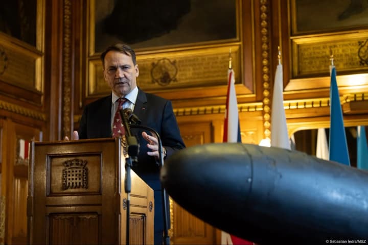 iran-vyklykav-polskoho-dyplomata-cherez-demonstratsiiu-shakheda-u-brytanskomu-parlamenti