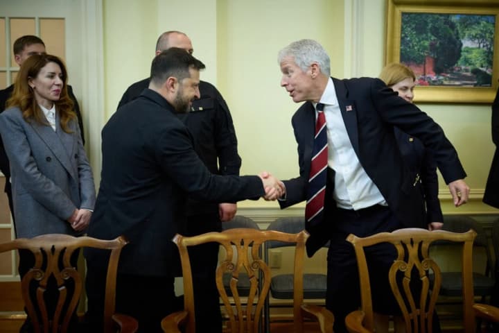 zelenskyi-obhovoryv-z-ministrom-enerhetyky-ssha-pidtrymku-pislia-udariv-rf-i-potentsiini-proiekty