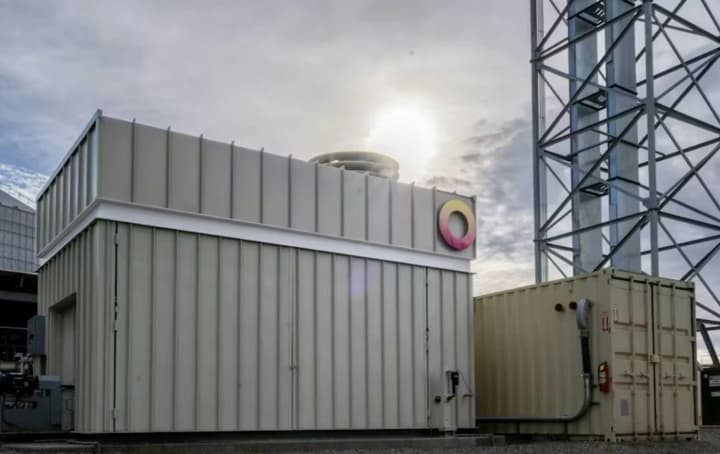 effektivnaya-dekarbonizatsiya-krupneishii-v-mire-solnechnii-akkumulyator-rondo-energy-gotov-obespechivat-tyazheluyu-promishlennost