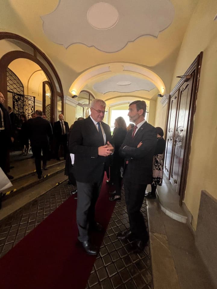 slovakia-to-provide-ukraine-with-new-energy-equipment-package-worth-eur-500000-sybiha