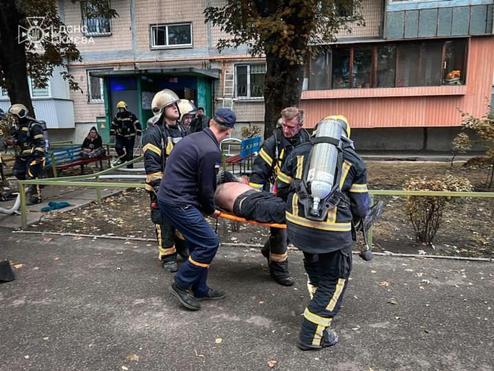 fire-broke-out-in-a-high-rise-building-in-kyiv-7-people-rescued-including-3-children-ses