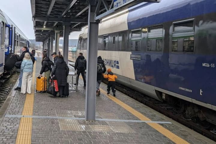 v-sumskoi-oblasti-iz-za-obstrelov-rf-povrezhdena-zheleznaya-doroga-zaderzhivayutsya-poezda