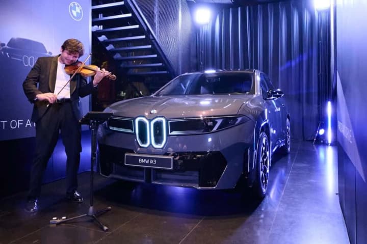 bmw-ix3-popyt-perevyshchuie-ochikuvannia-vyrobnytstvo-rozshyriuietsia-na-meksyku