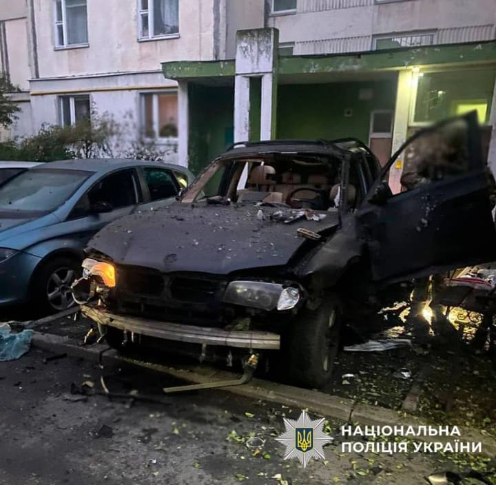 v-kieve-vzorvalsya-bmw-x3-predvaritelno-iz-za-zalozhennoi-vzrivchatki-politsiya-i-sbu-ustanavlivayut-obstoyatelstva
